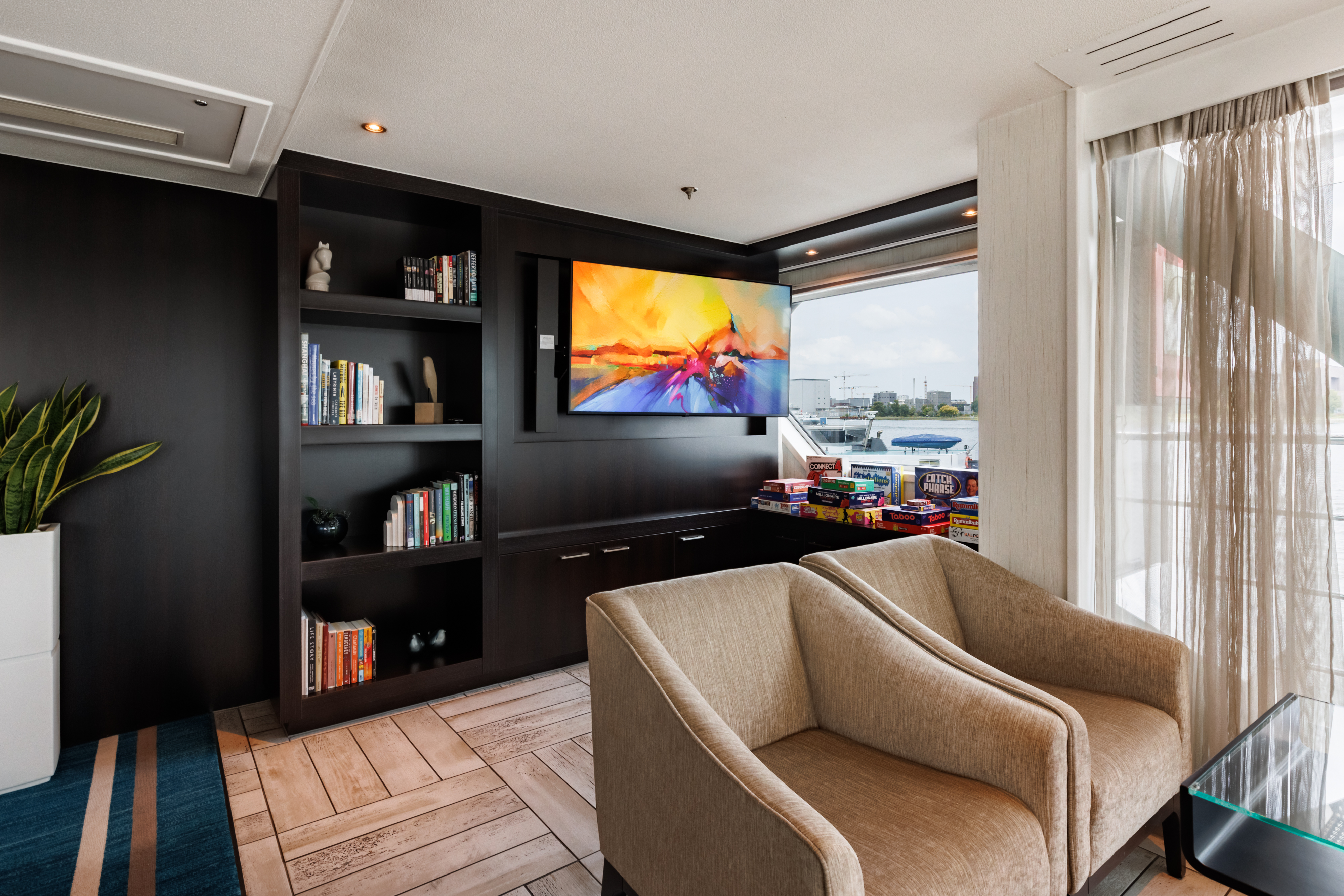 Avalon Vista - Club Lounge
